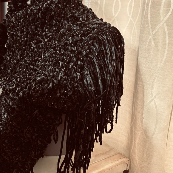NWOT Velvet Yarn Black Sparkly Knit Scarf with 7” Fringe Very Soft Very Warm - Picture 5 of 8
